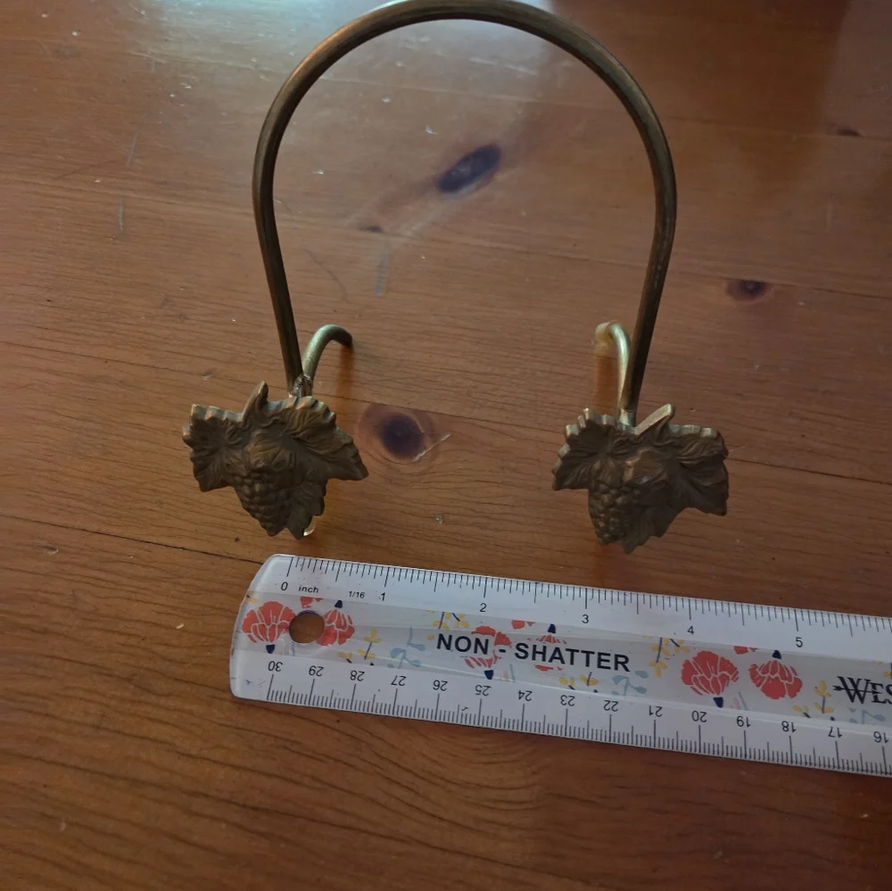 Vintage Brass Grape Leaf Easel